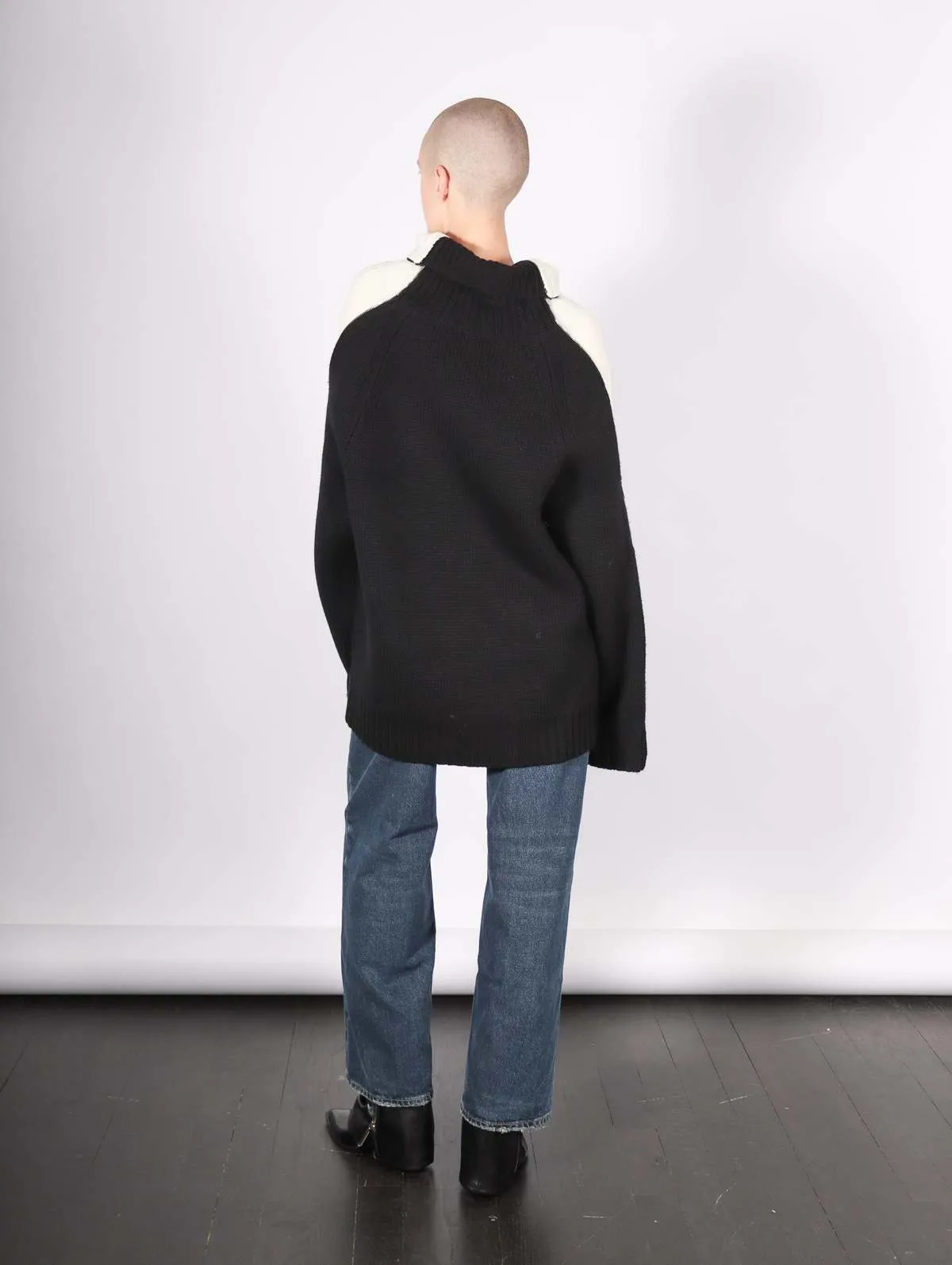 Suitcase Turtleneck - Black