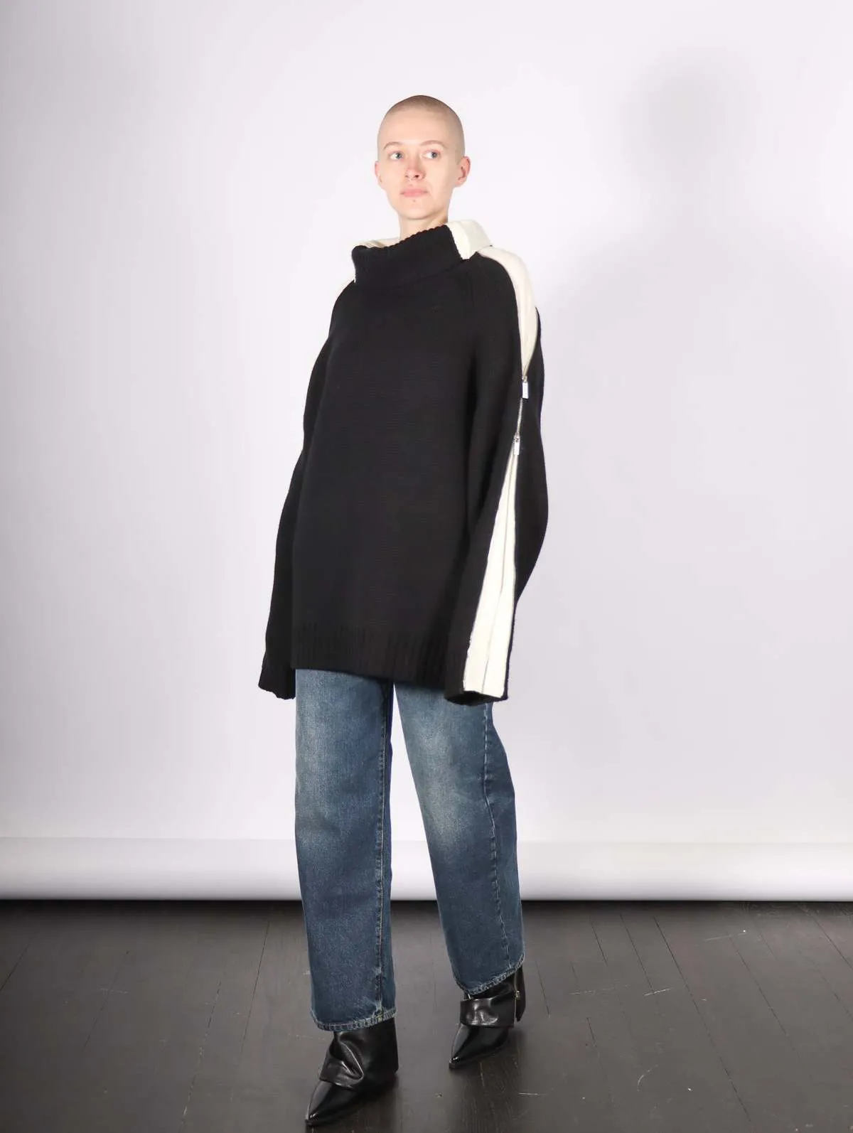 Suitcase Turtleneck - Black