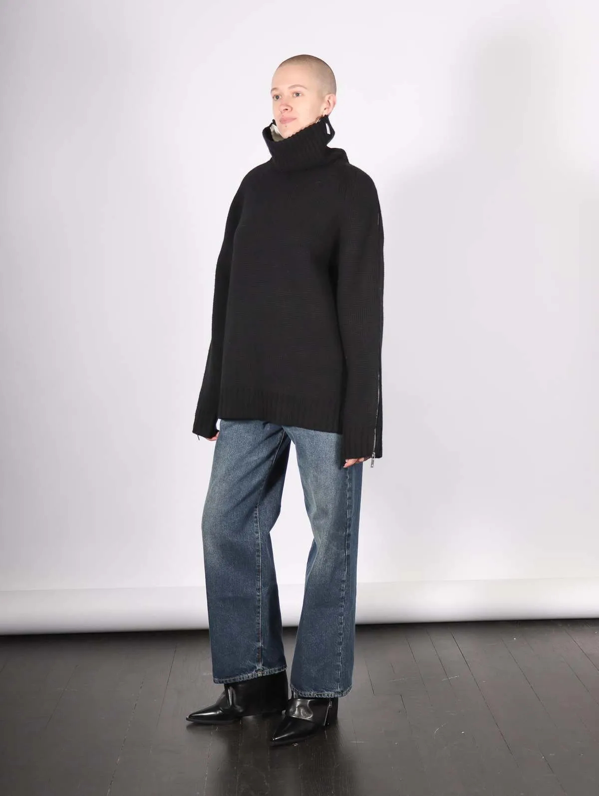 Suitcase Turtleneck - Black