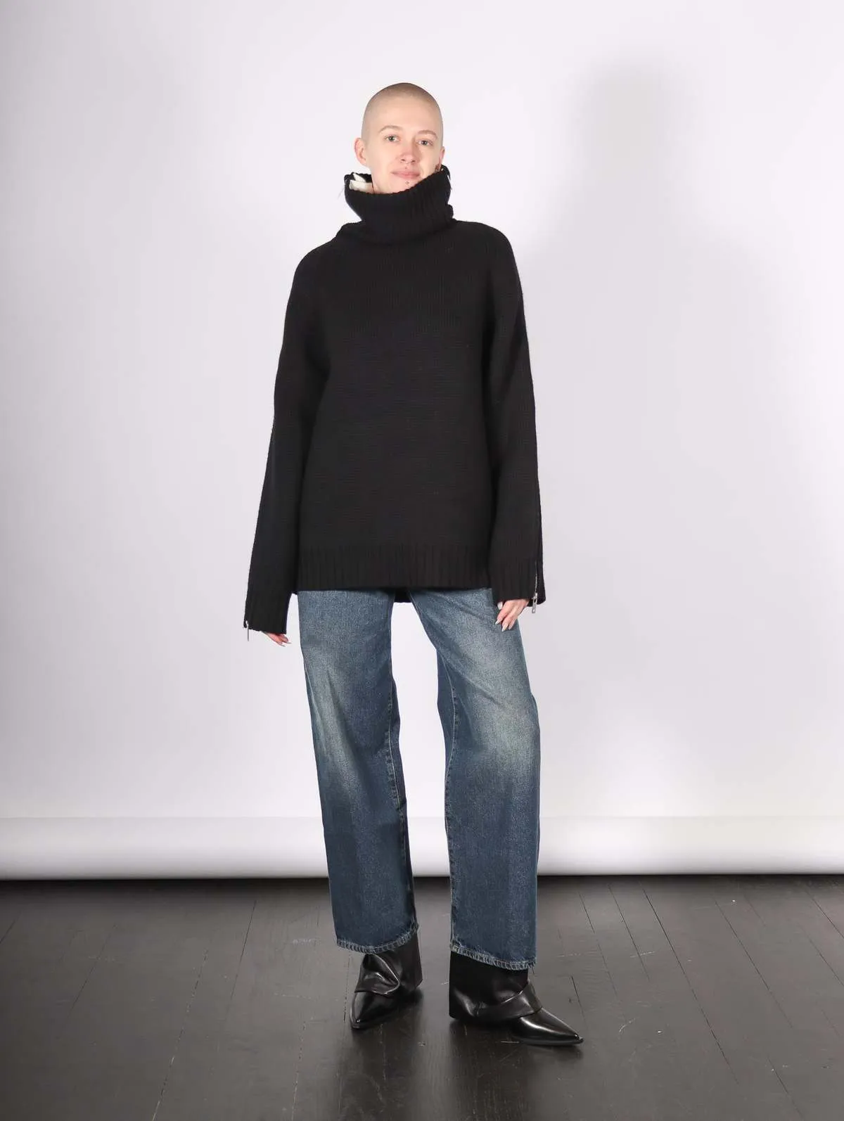 Suitcase Turtleneck - Black