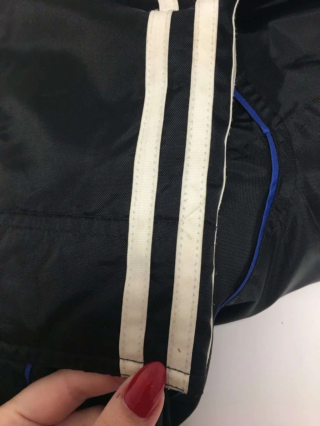 Vintage Adidas padded jacket in black, blue and white – Large / XL